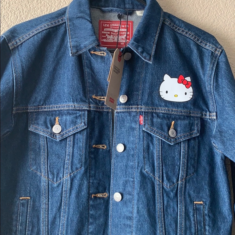 NEW Levi’s x Hello Kitty Denim Trucker Jacket - Picture 2 of 11
